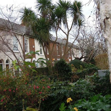 Pretty Victorian Cottage Portsmouth Exterior photo