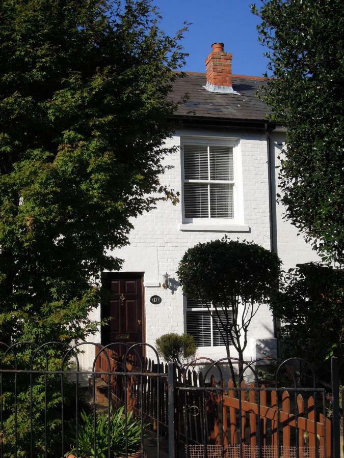 Pretty Victorian Cottage Portsmouth Exterior photo