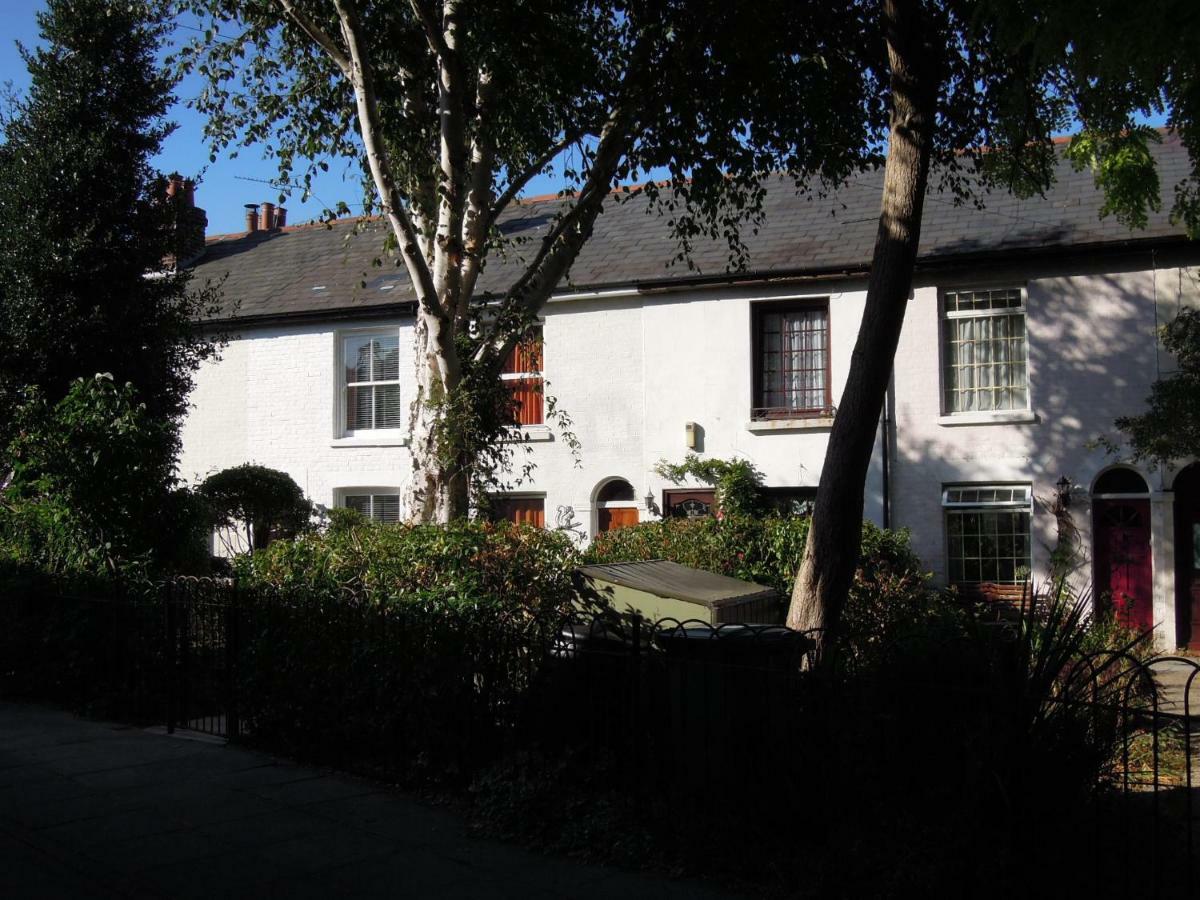 Pretty Victorian Cottage Portsmouth Exterior photo